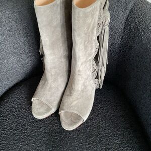 Hotel Particulier Elegant Gray Fringe Wedge Boots